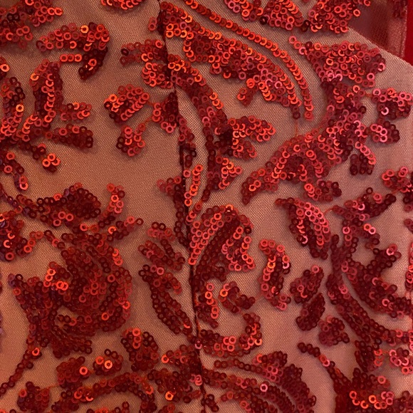 CALVIN KLEIN red sequined knee length dress sheet neckline nude lining size 8 - Picture 3 of 4